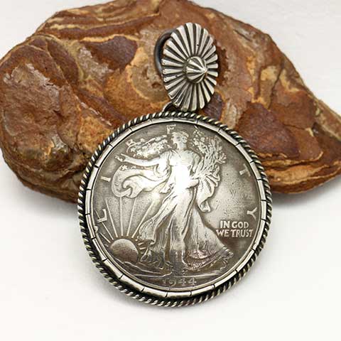 ウォーキングリバティ　コイン　1944年発行　50セント銀貨使用