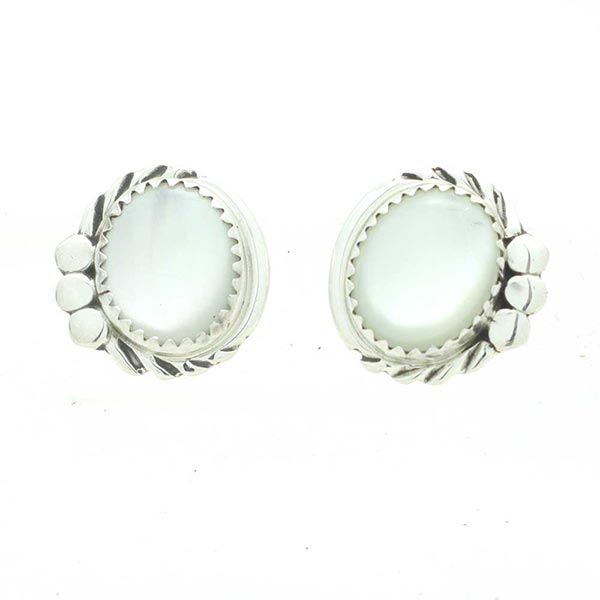 再入荷♡Delores Cadman作 ホワイトシェルピアス ナバホ族 インディアンジュエリー